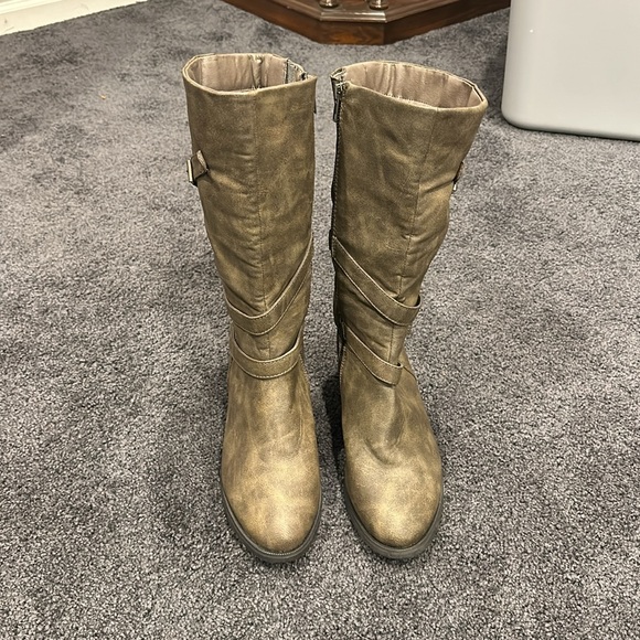 NWOT! Heeled Zipper Boots - Picture 3 of 6